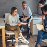 Persone in un ufficio accanto alla stampante Xerox® VersaLink® B620